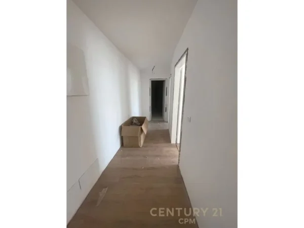 Tirane, jap me qera zyre , 101 m² 1.500 € (Liqeni i Tiranës)