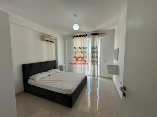 Vlore, jepet me qera apartament 2+1+Ballkon Kati 7, 108 m² 500 € (Rr Sazani)