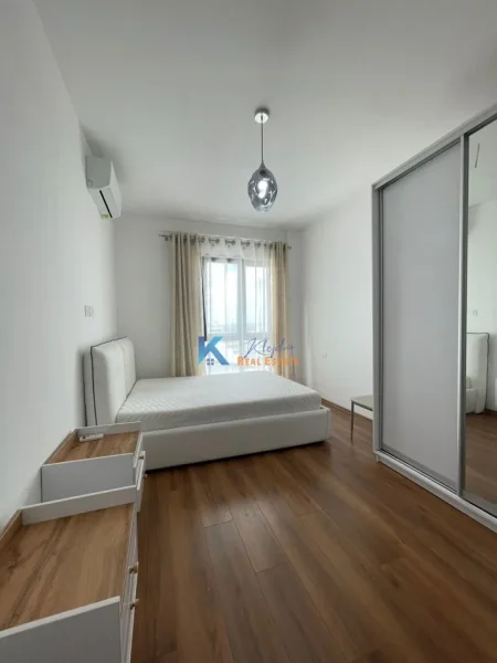 Tirane, jap me qera apartament 1+1+Ballkon Kati 10, 70 m² 580 € (Kompleksi Arlis, ne rrugen e Dibres)