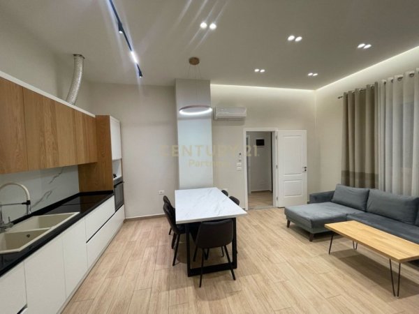 Tirane, jepet me qera apartament 2+1 Kati 1, 80 m² 600 € (don bosko)