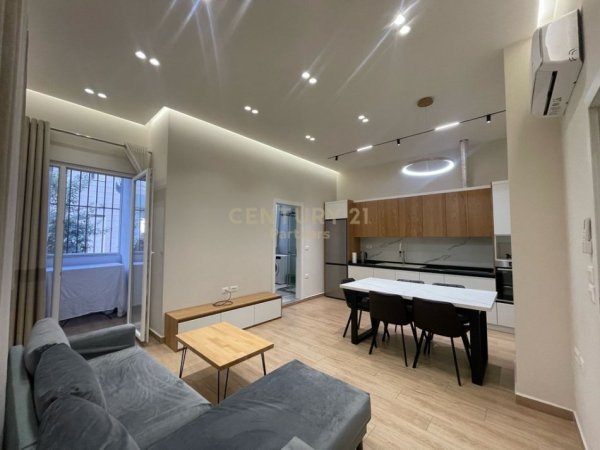 Tirane, jepet me qera apartament 2+1 Kati 1, 80 m² 600 € (don bosko)