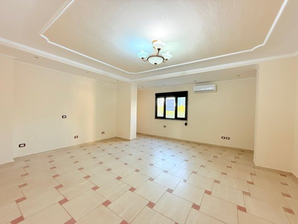Tirane, jepet me qera apartament 3+1+Ballkon Kati 4, 132 m² 132 € (Rruga Kajo Karafili, Qender)