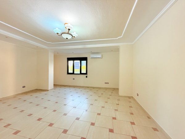 Tirane, jepet me qera apartament 3+1+Ballkon Kati 4, 132 m² 132 € (Rruga Kajo Karafili, Qender)