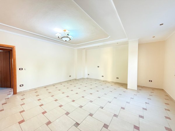 Tirane, jepet me qera apartament 3+1+Ballkon Kati 4, 132 m² 132 € (Rruga Kajo Karafili, Qender)