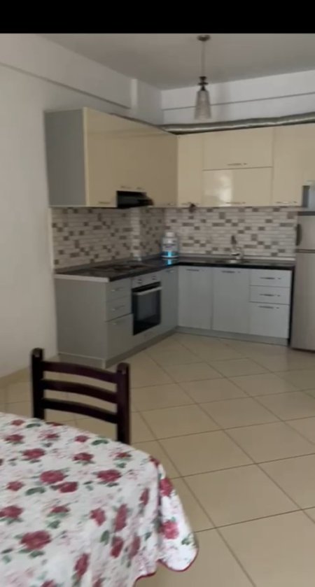 Tirane, jepet me qera apartament 1+1 Kati 5, 60 m² (Pran Bar Bohem ,Astir)