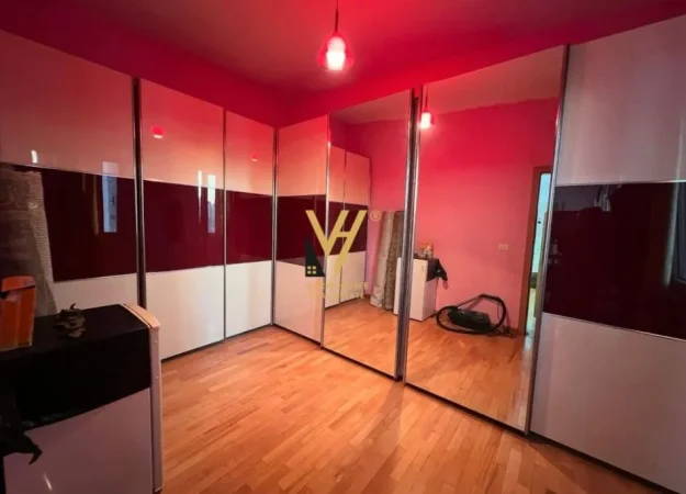 Tirane, jepet me qera Vile 3+1+Ballkon Kati 0, 240 m² 1.350 € (RRUGA JORDAN MISJA)