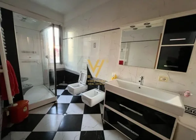 Tirane, jepet me qera Vile 3+1+Ballkon Kati 0, 240 m² 1.350 € (RRUGA JORDAN MISJA)