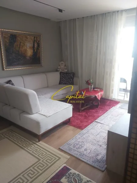 Tirane, jepet me qera apartament 1+1 Kati 3, 70 m² 450 € (SHKOZE)