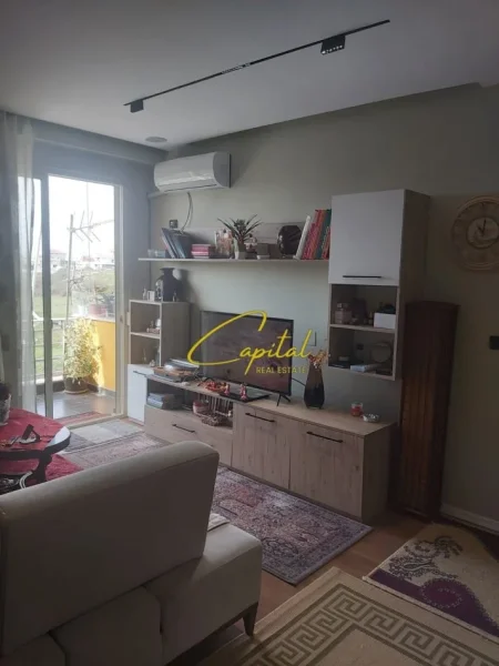 Tirane, jepet me qera apartament 1+1 Kati 3, 70 m² 450 € (SHKOZE)