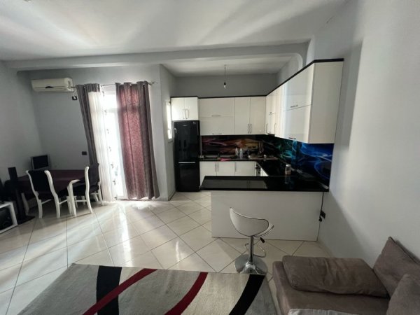 Tirane, jepet me qera apartament 1+1+Ballkon Kati 5, 60 m² 370 € (Rruga Dritan Hoxha)