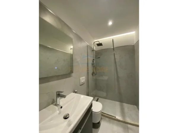 Tirane, shitet apartament 3+1+Ballkon Kati 9, 122 m² 248.000 € (Rruga e Kavajes)