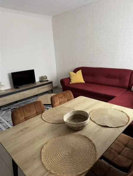 Tirane, jepet me qera apartament 1+1+Aneks Kati 3, 60 m² 450 € (shkolla e kuqe)
