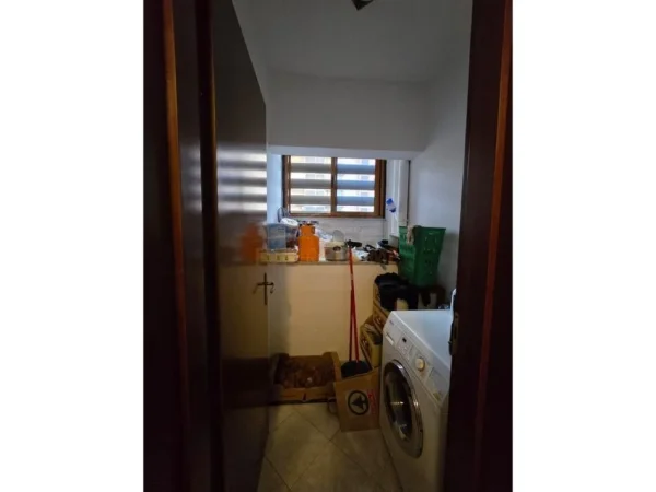 Tirane, shitet apartament 2+1+Ballkon Kati 2, 85 m² 156.500 € (Ish Fusha e Aviacionit)