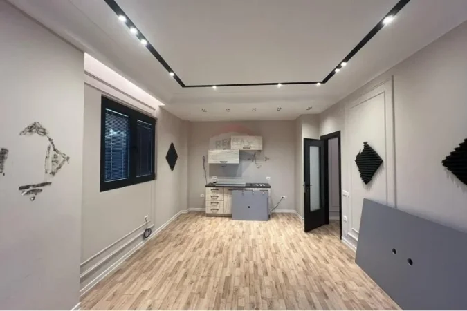 Tirane, jepet me qera zyre Kati 7, 120 m² 1.200 € (Rruga e Kavajes)