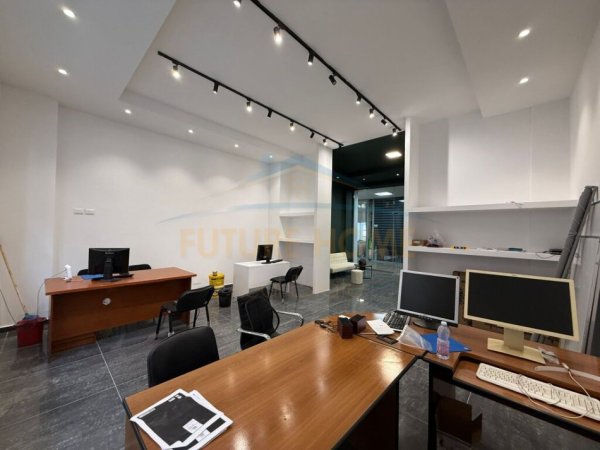 ALF48374 Tirane, shitet ambjent biznesi Kati 1, 74 m² 148.000 € (Unaza e Re)