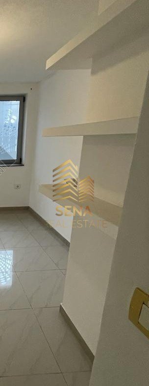 Tirane, jepet me qera ambjent biznesi Kati 0, 100 m² 800 € (Rruga Mine Peza)