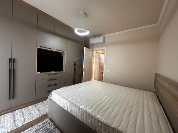 Tirane, jepet me qera apartament 1+1+Aneks+Ballkon Kati 3, 68 m² 1.000 € (Liqeni i Thate)