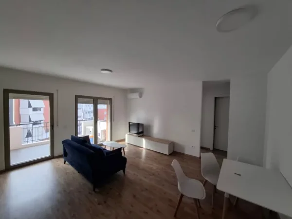 Tirane, jepet me qera apartament 1+1+Ballkon Kati 6, 65 m² 600 € 