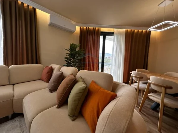 Tirane, jepet me qera apartament 2+1+Aneks+Ballkon Kati 1, 116 m² 1.200 € (liqeni i thate)
