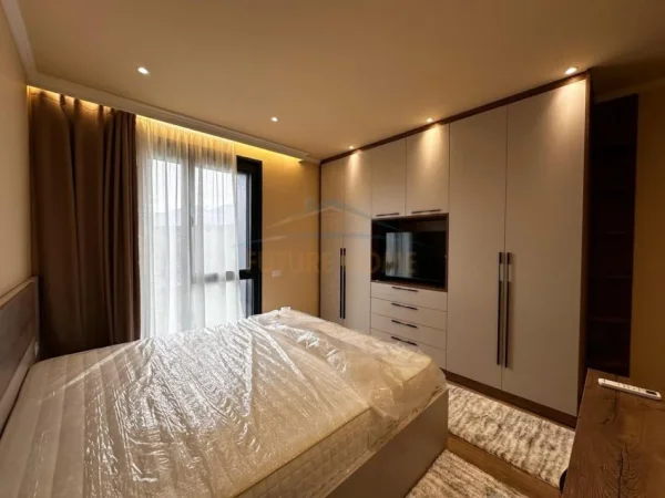 Tirane, jepet me qera apartament 2+1+Aneks+Ballkon Kati 1, 116 m² 1.200 € (liqeni i thate)