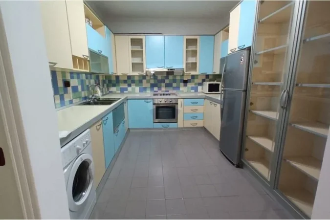 Tirane, jepet me qera apartament 2+1 , 110 m² 750 € (Rruga Tish Dahia)