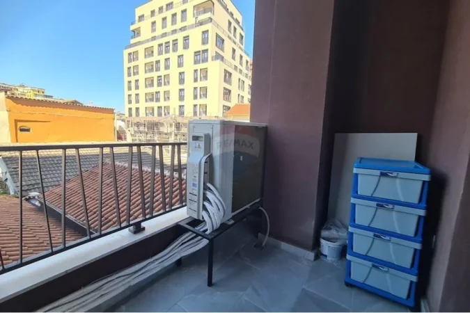 Tirane, jepet me qera apartament 2+1+Aneks+Ballkon Kati 1, 108 m² 750 € (Rruga e Kavajes)