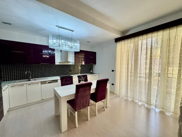 Tirane, jepet me qera apartament 2+1+Aneks+Ballkon , 92 m² 700 € (Kopshti Zoologjik)