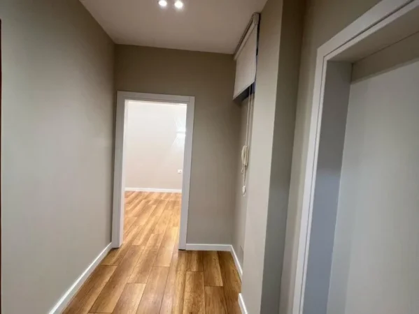 Tirane, shes apartament 1+1+Ballkon Kati 4, 61 m² 130.000 € (Rr. Naim Frasheri te ambasada greke)