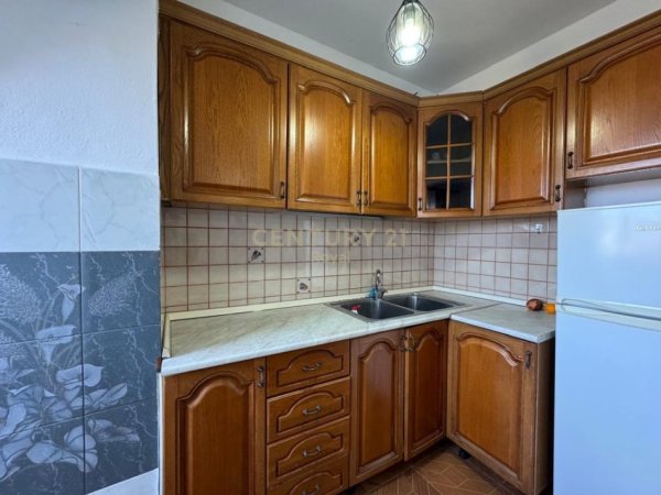 Tirane, jepet me qera apartament 1+1 Kati 3, 350 m² 350 € (allias)
