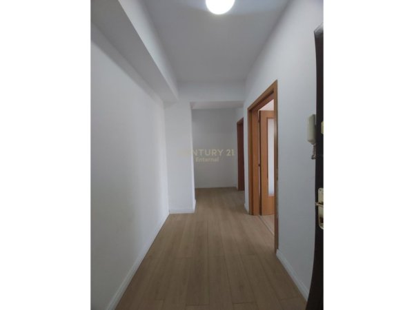 Tirane, jepet me qera zyre Kati 6, 115 m² 1.000 € (blloku)