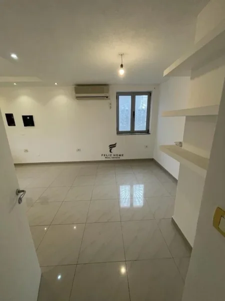 Tirane, jepet me qera zyre Kati 1, 100 m² 800 € (MINE PEZA)