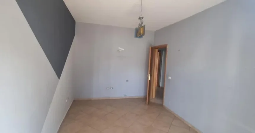 Tirane, shes apartament 2+1+Ballkon Kati 6, 90 m² 208.000 € (RR. Komuna e Parisit)