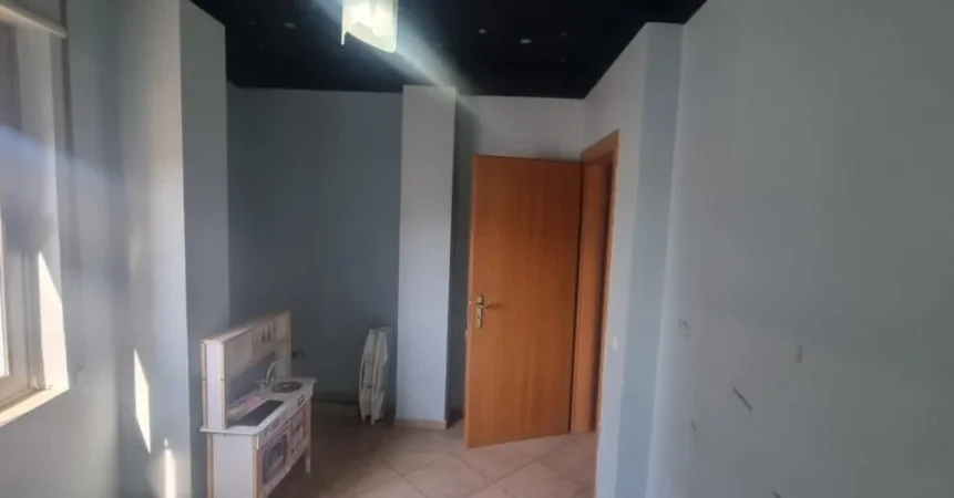 Tirane, shes apartament 2+1+Ballkon Kati 6, 90 m² 208.000 € (RR. Komuna e Parisit)