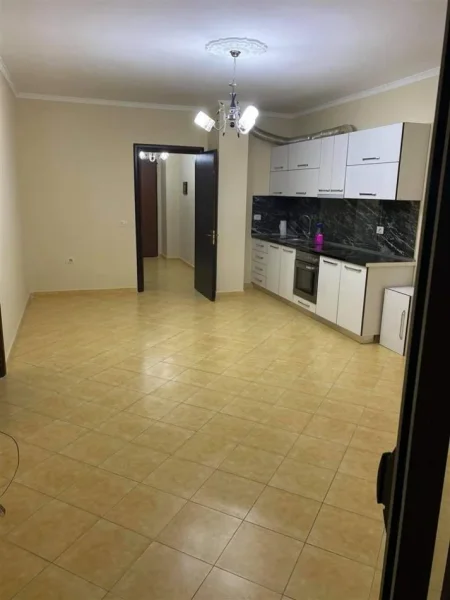 Tirane, jepet me qera apartament 1+1+Ballkon Kati 2, 70 m² 350 € (KODRA ED DIELLIT)