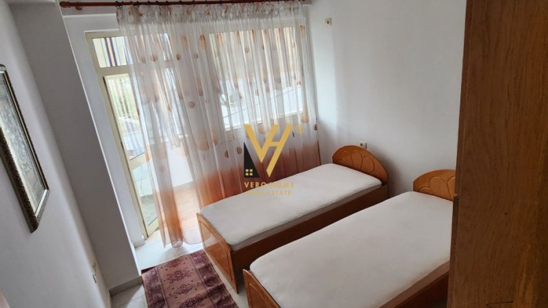 Tirane, jepet me qera apartament 2+1+Ballkon Kati 2, 126 m² 420 € (YZBERISHT)