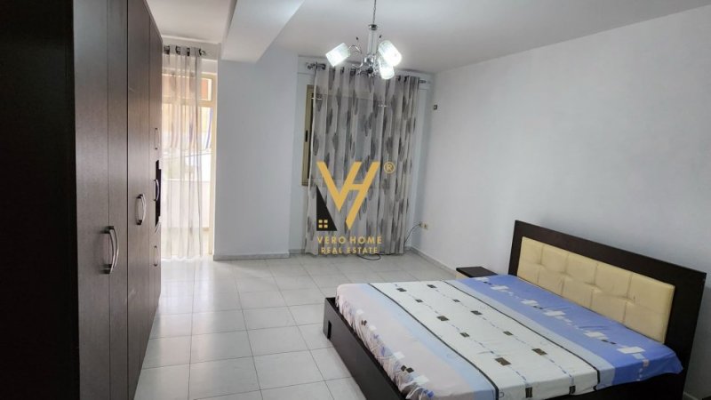 Tirane, jepet me qera apartament 2+1+Ballkon Kati 2, 126 m² 420 € (YZBERISHT)