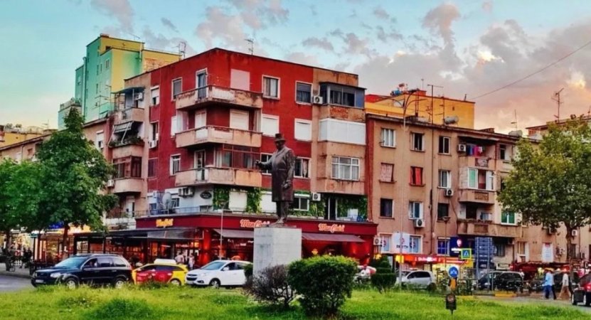 Tirane, jepet me qera zyre Kati 1, 50 m² 500 € (SHESHI WILLSON)