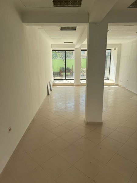 Tirane, jepet me qera dyqan Kati 0, 65 m² 650 € (DON BOSKO)