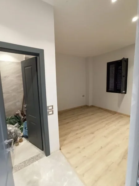 Tirane, jepet me qera zyre Kati 0, 80 m² 1.100 € (Qender)