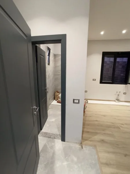 Tirane, jepet me qera zyre Kati 0, 80 m² 1.100 € (Qender)