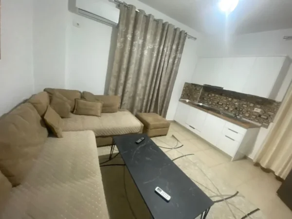 Tirane, jepet me qera apartament 1+1+Ballkon Kati 2, 70 m² 400 € (RRUGA 5 MAJI)