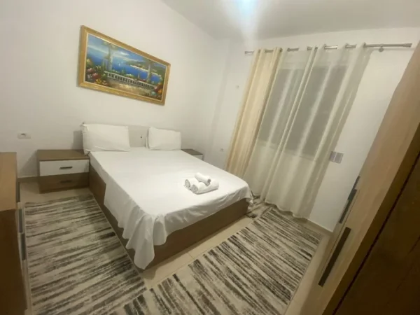 Tirane, jepet me qera apartament 1+1+Ballkon Kati 2, 70 m² 400 € (RRUGA 5 MAJI)