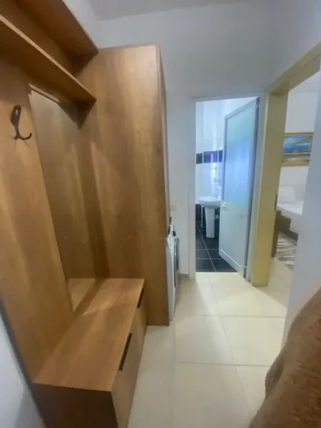 Tirane, jepet me qera apartament 1+1+Ballkon Kati 2, 70 m² 400 € (RRUGA 5 MAJI)