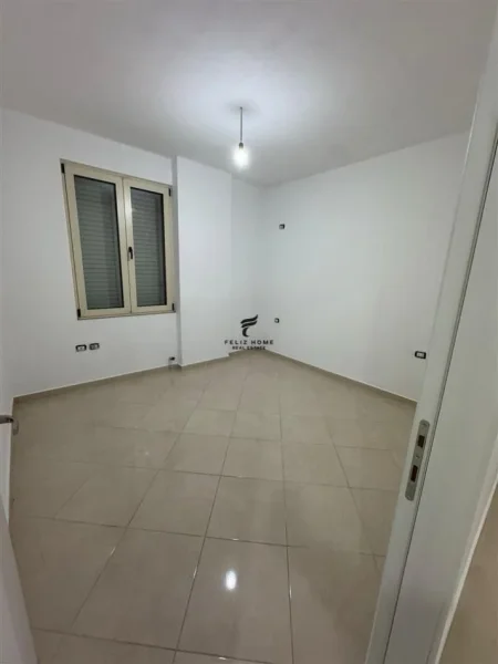 Tirane, jepet me qera zyre Kati 4, 113 m² 700 € (MISTO MAME)
