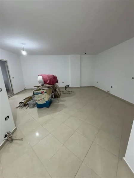 Tirane, jepet me qera zyre Kati 4, 113 m² 700 € (MISTO MAME)