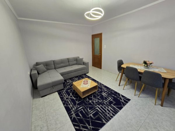 Tirane, jepet me qera apartament 1+1 Kati 2, 56 m² 600 € (Ali Dem)