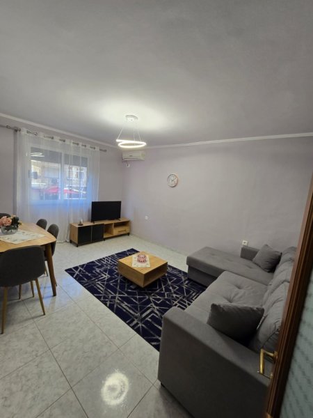 Tirane, jepet me qera apartament 1+1 Kati 2, 56 m² 600 € (Ali Dem)