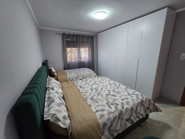 Tirane, jepet me qera apartament 1+1 Kati 2, 56 m² 600 € (Ali Dem)