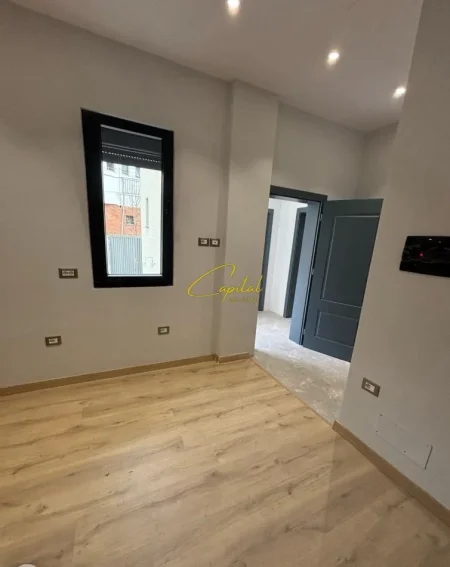 Tirane, jepet me qera ambjent biznesi Kati 0, 80 m² 1.100 € (PROKURORIA E TIRANES)