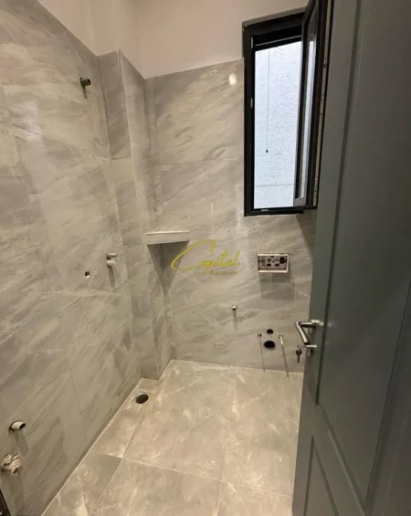 Tirane, jepet me qera ambjent biznesi Kati 0, 80 m² 1.100 € (PROKURORIA E TIRANES)